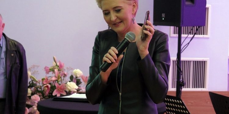 Agata Duda zaskoczyła policjantki. W trakcie spotkania zadzwoniła do męża