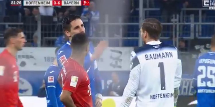 Bayern wygrywa w cieniu skandalu! Piłkarze symulowali grę [WIDEO]