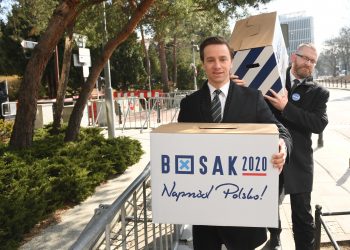 Bosak złożył podpisy. Apeluje o przesunięcie wyborów