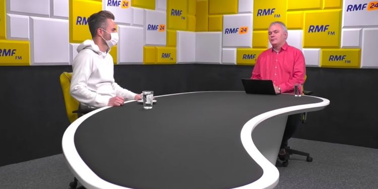 Przyszedł do studia RMF FM w… maseczce. „Wypisuję się z gatunku ludzkiego” [WIDEO]