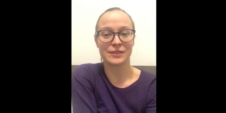 Zarażona koronawirusem Polka wróciła do domu. Nagrała film. „Błagam, nie wychodźcie” [WIDEO]