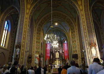 Koronawirus w Polsce. Episkopat podjął decyzję w sprawie nabożeństw!