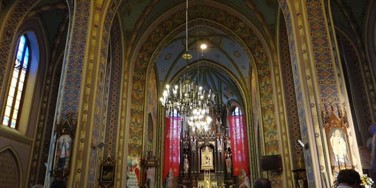 Koronawirus w Polsce. Episkopat podjął decyzję w sprawie nabożeństw!