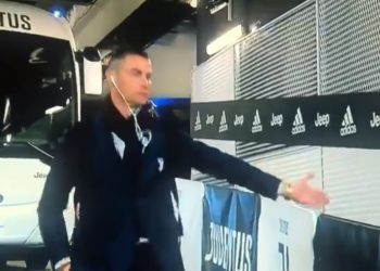Mistrzowska reakcja Cristiano Ronaldo. Tak „przybijał piątki” z fanami [WIDEO]