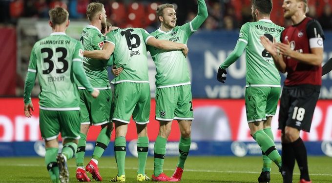 Niemiecki piłkarz Timo Hubers zarażony koronawirusem