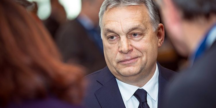 Orban otrzymał nowe uprawnienia od parlamentu. Chodzi o koronawirus