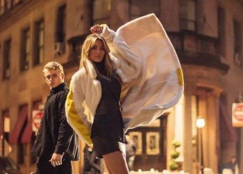 Znana polska modelka udostępniła zdjęcie. Uwagę przykuwa mistrz drugiego planu [FOTO]