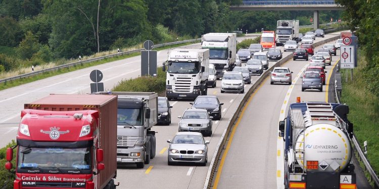 autostrada samochody kierowcy