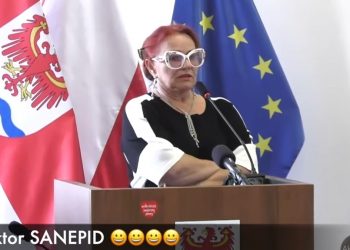 „Jak się masz, kochanie” na konferencji. Wystąpienie dyrektor sanepidu stało się hitem sieci. GIS domaga się jej odwołania [WIDEO]