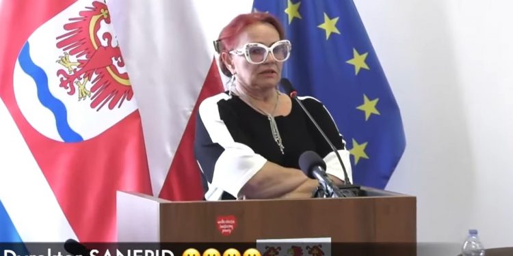 „Jak się masz, kochanie” na konferencji. Wystąpienie dyrektor sanepidu stało się hitem sieci. GIS domaga się jej odwołania [WIDEO]