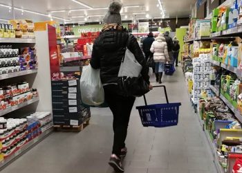 Polacy coraz częściej kradną w sklepach i na stacjach paliw. Statystki policyjne są bezlitosne