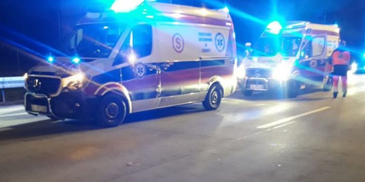 Podejrzewali u niego koronawirus. Zaatakował ratownika nożem!