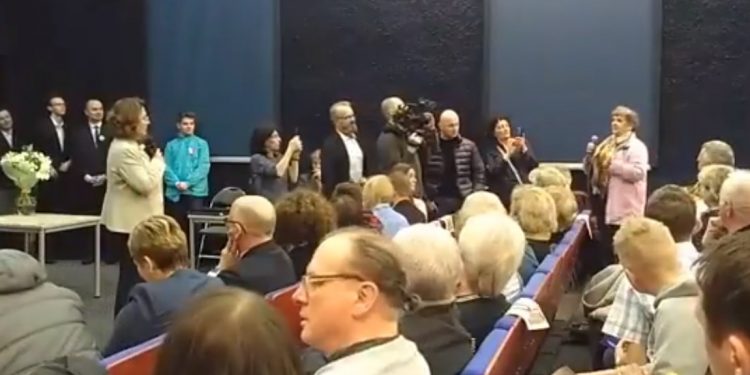 Awantura na spotkaniu z Kidawą-Błońską. „Pani rządziła z Tuskiem”, „Szczaw i mirabelki” [WIDEO]