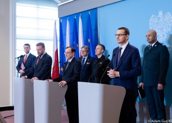 Ministerstwo Edukacji rozważa zamknięcie szkół. Co powinni zrobić rodzice?
