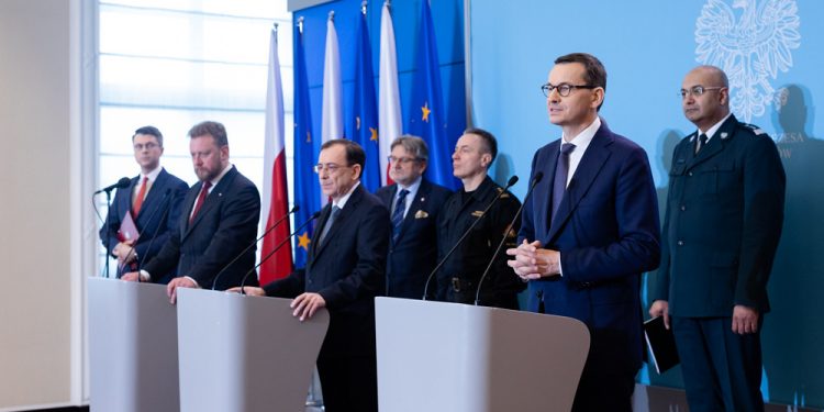 Ministerstwo Edukacji rozważa zamknięcie szkół. Co powinni zrobić rodzice?