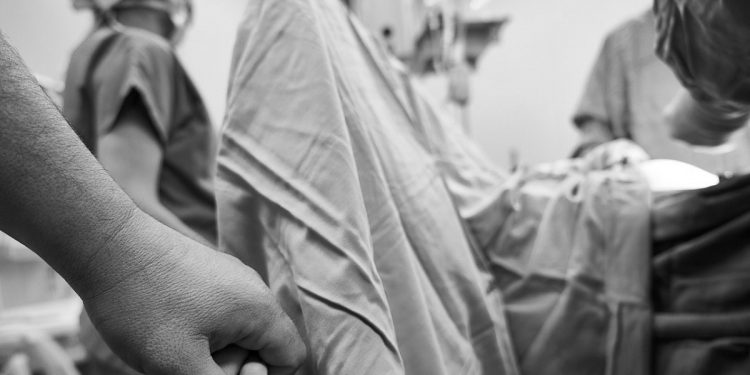 szpital operacja trzymać za rękę