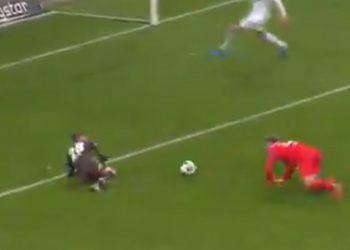 Waldemar Sobota zdobył bramkę… w kuriozalnych okolicznościach [WIDEO]