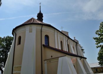 Ksiądz zarażony koronawirusem. Sanepid szuka uczestników mszy i spowiedzi z trzech parafii