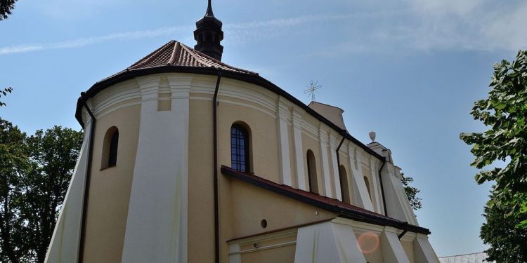 Ksiądz zarażony koronawirusem. Sanepid szuka uczestników mszy i spowiedzi z trzech parafii