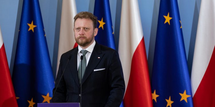 Łukasz Szumowski: „Powinniśmy iść w kierunku obowiązkowych maseczek na ulicach”