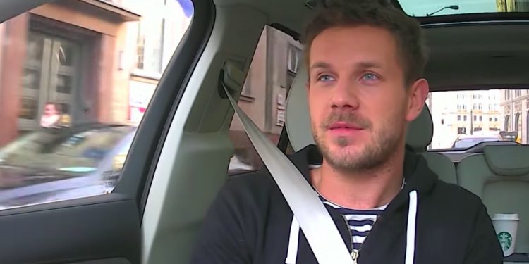 Antoni Królikowski zamieścił zdjęcie z ojcem. Piękne wspomnienie z dzieciństwa