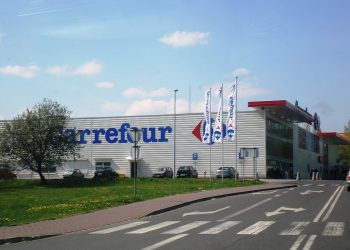 Hipermarkety skracają godziny pracy! Sprawdź, kiedy będą otwarte