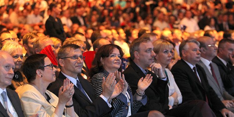 Zdrojewski pisze o „partyzantce” i twierdzi, że dlatego rząd zakazał wyjść do lasu