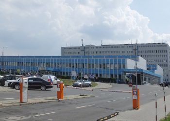 Warszawa: kilkadziesiąt osób zakażonych COVID-19 w Szpitalu Bródnowskim