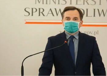 Ziobro: „W zakładach przywięziennych wyprodukowano milion maseczek”