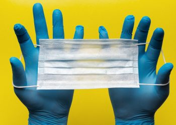 Nie wszyscy muszą zakładać rękawiczki w sklepach. Opublikowano zmiany w prawie