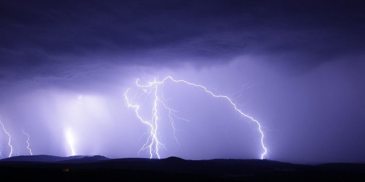 Przed nami gwałtowna zmiana pogody. Możliwe burze z gradem, przymrozki i… śnieg!