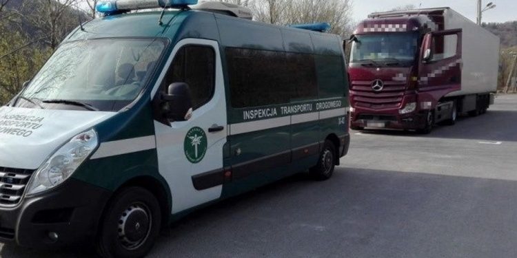 Kierowca TIR-a jechał po narkotykach i „na magnesie”