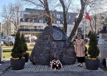 Posłanka PiS weszła na zamknięty skwer. Co na to policja?