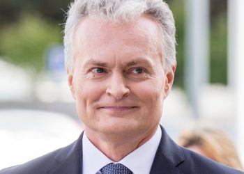 Prezydent Litwy: „Dzisiaj się modlę za ofiary Smoleńska i Katynia”