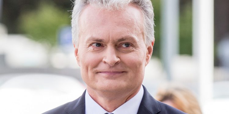 Prezydent Litwy: „Dzisiaj się modlę za ofiary Smoleńska i Katynia”