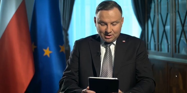 Duda „poratuje szlugiem” Żółtka? Nietypowe pytanie do prezydenta [WIDEO]