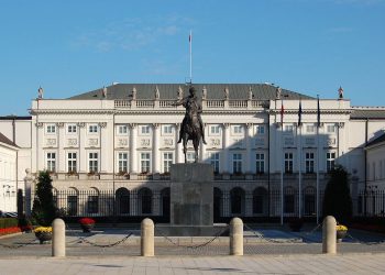 Funkcjonariusz SOP oskarżony o kradzież samochodów. Ochraniał prezydenta RP!