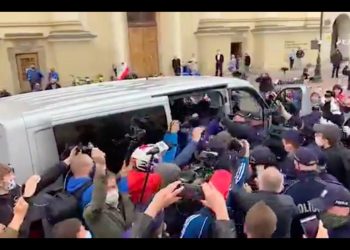 Jest nagranie z zatrzymania senatora w Warszawie! [WIDEO]