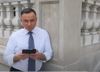 Andrzej Duda rapuje! Wziął udział w akcji #hot16challenge2 [WIDEO]