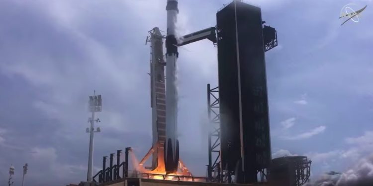 Historyczny sukces SpaceX i NASA. Kapsuła Dragon wyniesiona na orbitę [WIDEO]