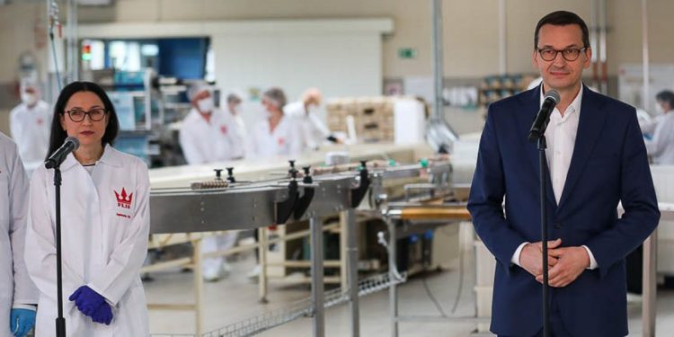 Morawiecki: „Będziemy podnosić zasiłek dla bezrobotnych”