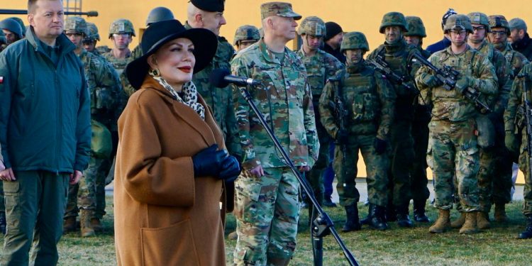 Mosbacher: „Ta nieudolna taktyka nie zadziała w Polsce”