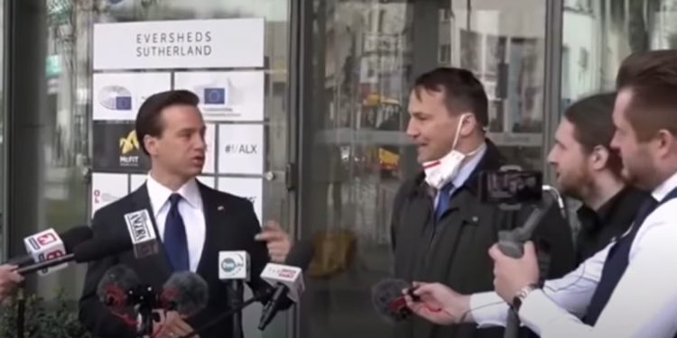 Sikorski zakłócił konferencję Bosaka. „Przyszedł pan trollować” [WIDEO]