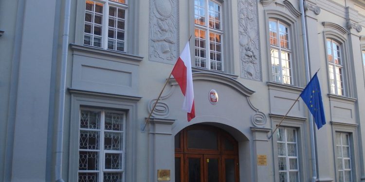 PiS doprowadzi do wyjścia Polski z UE? Ambasada reaguje na słowa litewskiego dyplomaty