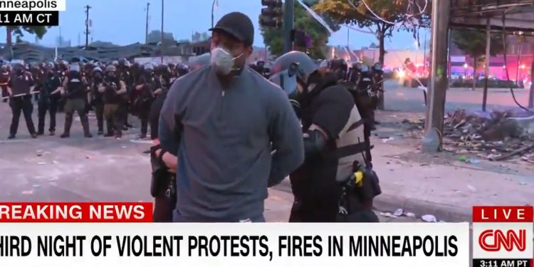 Dziennikarze CNN aresztowani podczas transmisji na żywo [WIDEO]