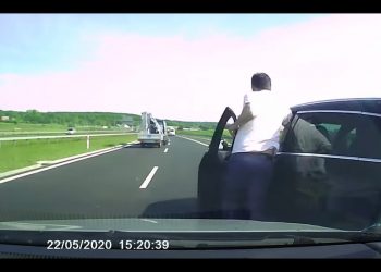 Niebezpieczna sytuacja na ekspresówce. Kierowca gonił… własne auto [WIDEO]