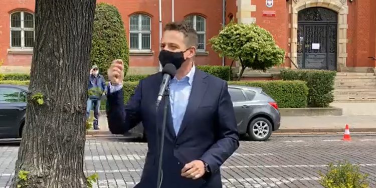 konferencja trzaskowskiego