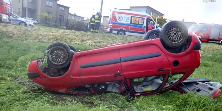 Samochód dachował. Za kierownicą siedział… 15-latek