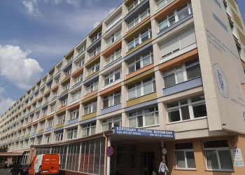 Nie żyje pielęgniarka zarażona koronawirusem. Osierociła trójkę dzieci