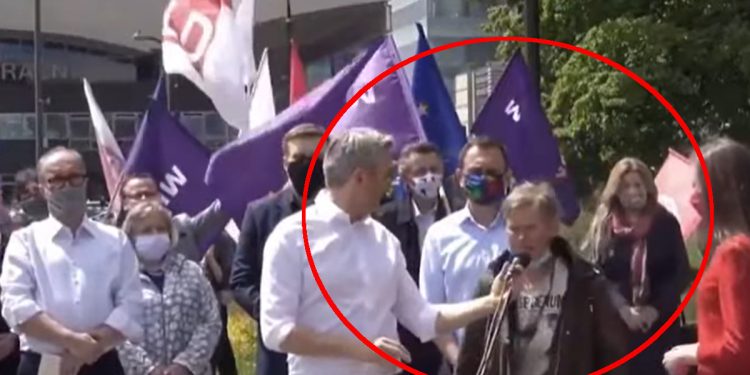 Zakłóciła konferencję Lewicy. „Kocham Dudę i Morawieckiego” [WIDEO]